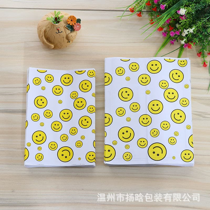 Manufacturer wholesale smiley oil-proof paper bag disposable snack food packaging bag can be customized 3