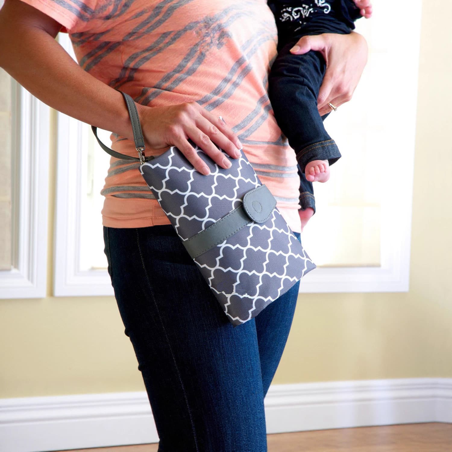 Universal handheld children's diaper, foldable waterproof storage system 4