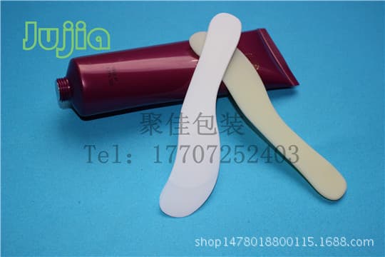 Manufacturer supplies hair removal cream with a scraper with a scrape and a hair removal removal cream auxiliary tool, a small assistant G03 2