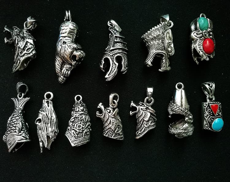 Wholesale Tibetan Silver Alloy Dental Pendant Accessories Dog Bags and Silver Tibetan Mastory Mastiff Inlays Dog braces accessories