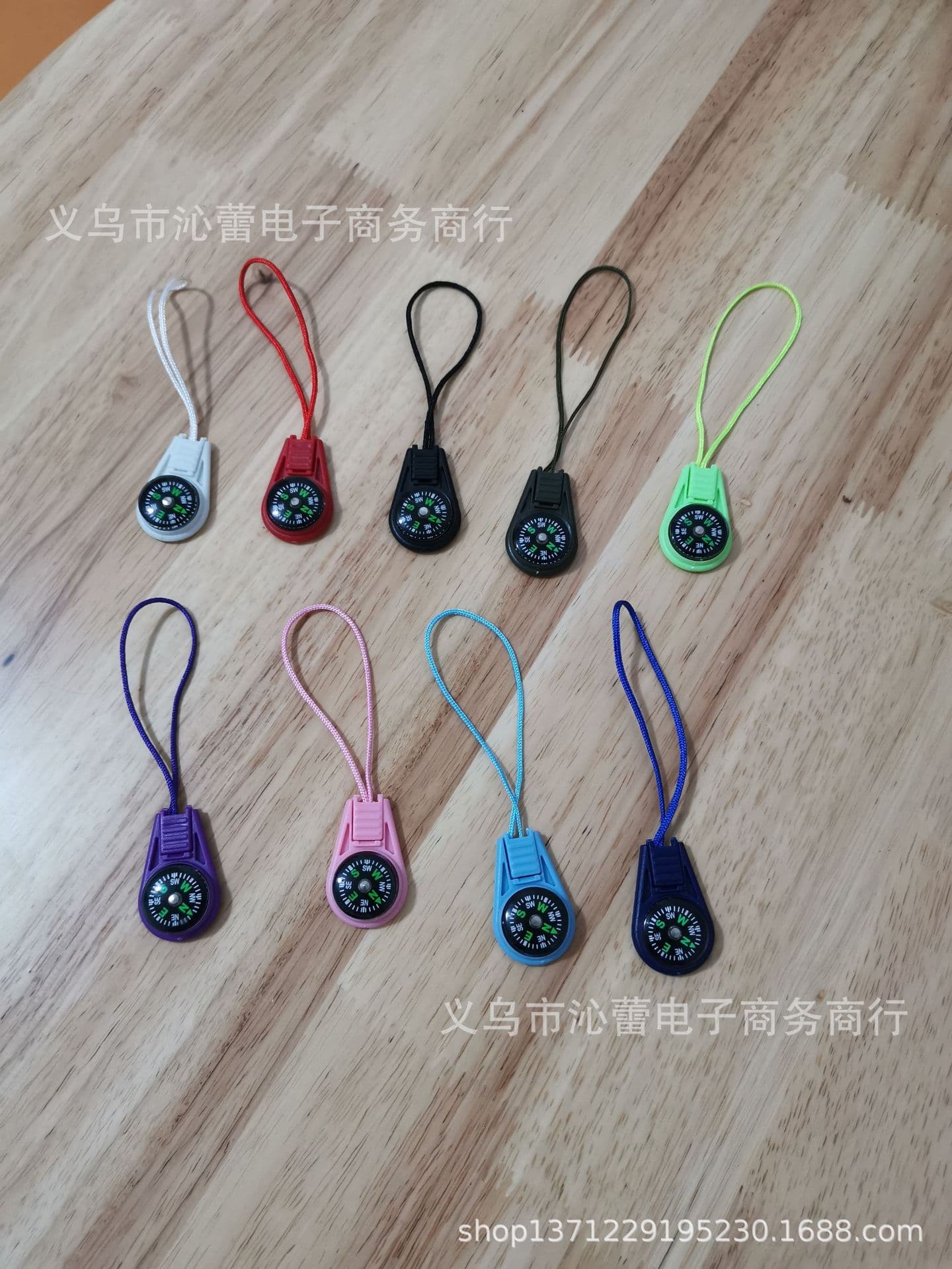 Mini Guide Pointing Pointing North Case with Rope with Rope Pendant Small Capsule Wild Survival Equipment Outdoor Products to Increase