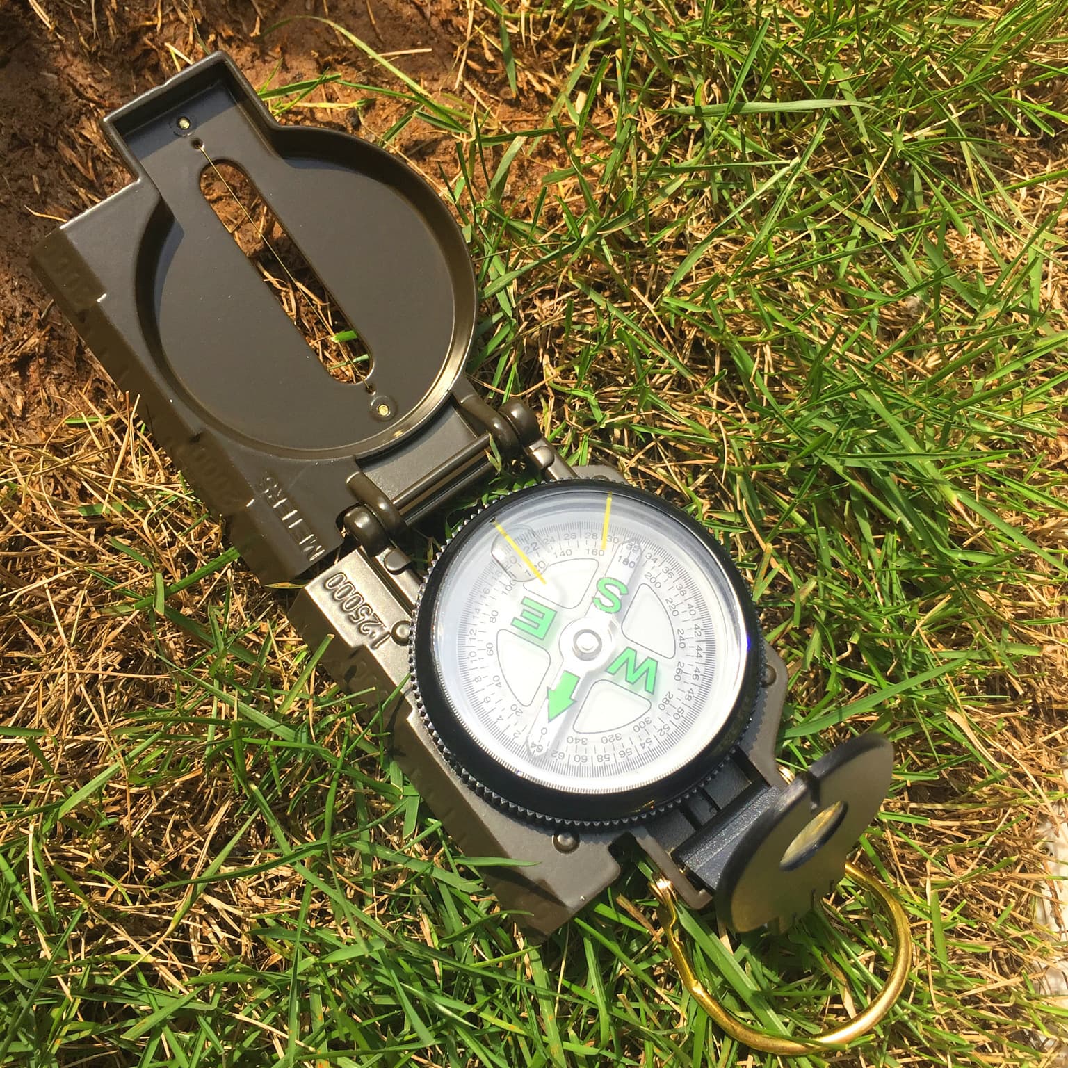Outdoor multifunctional portable pointer pointer compass, outdoor compass, American single -soldier compass direction instrument 2