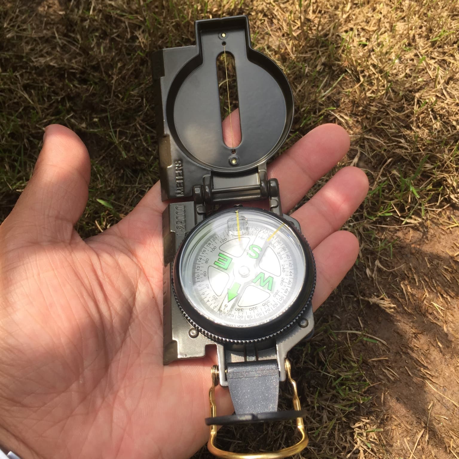 Outdoor multifunctional portable pointer pointer compass, outdoor compass, American single -soldier compass direction instrument 3