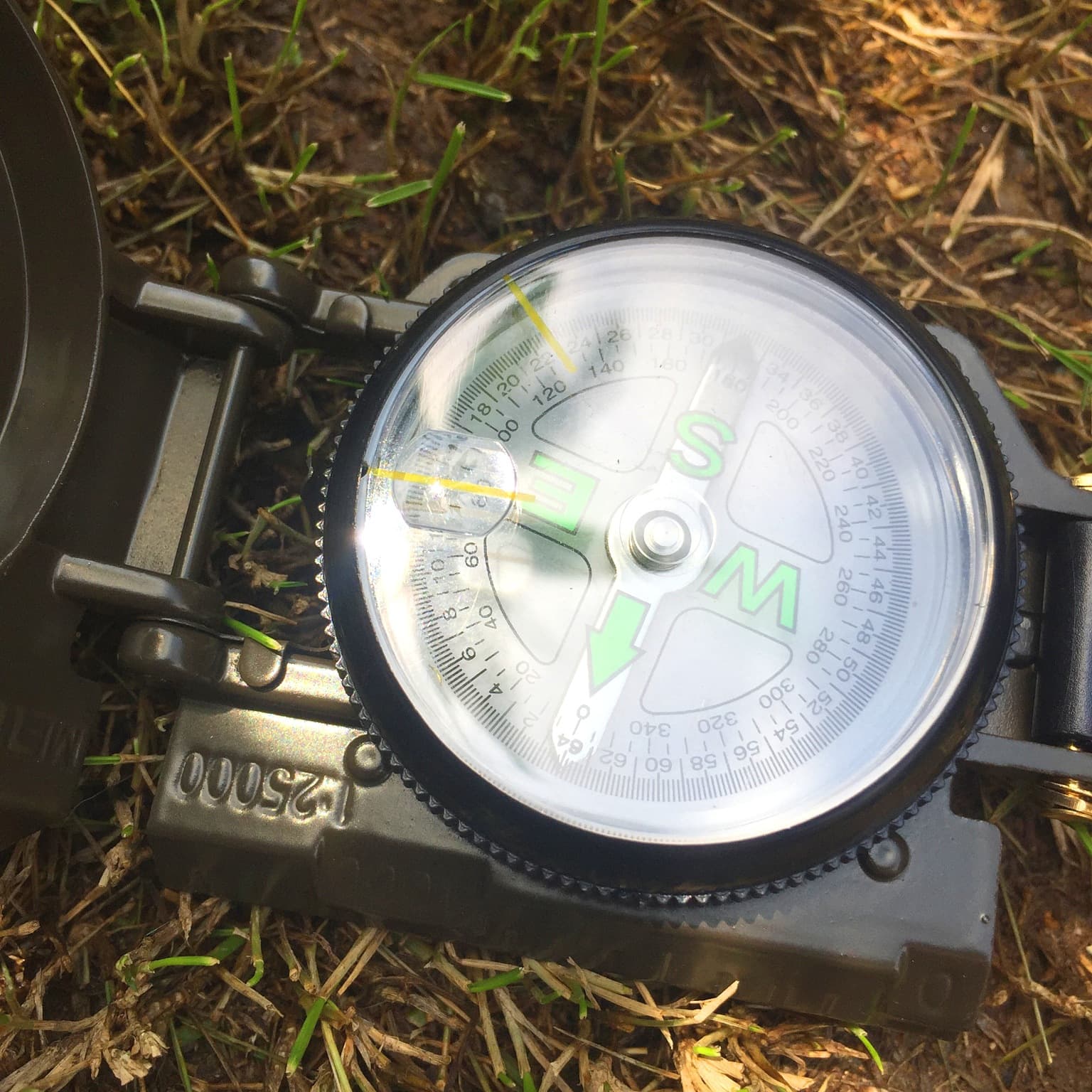 Outdoor multifunctional portable pointer pointer compass, outdoor compass, American single -soldier compass direction instrument 4