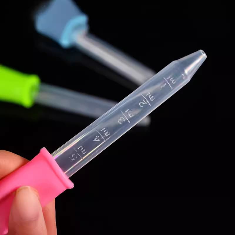 Universal children's pipette, medicine dispenser 4