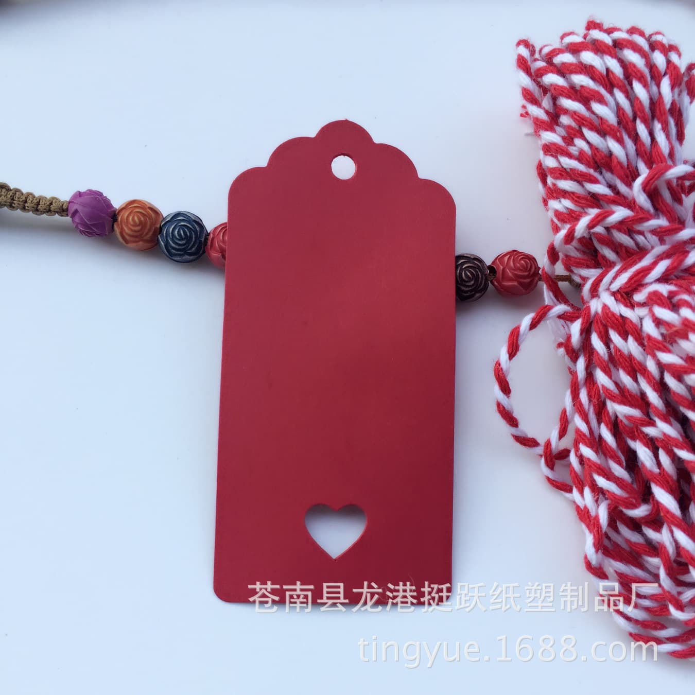 Spot wavy head flower head hollow love kraft paper hang tag universal high-end clothing hanger Valentine's Day wedding 2