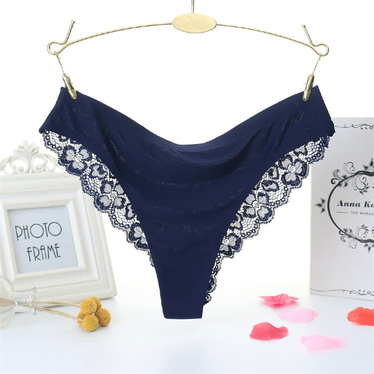 Hot -selling a piece of ice silk without trace women's underwear foreign trade luxury lace sexy beautiful hip cotton crotch pants 1526 4