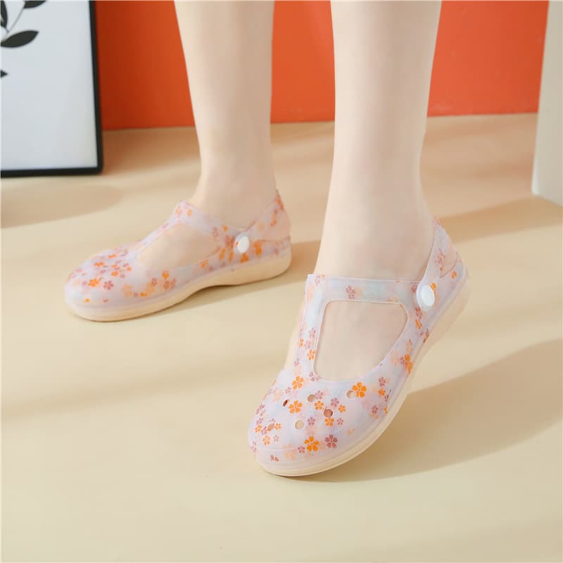 Fashionable Crocs-style slippers, sandals flat, beach footwear, women's mule, high-quality style, closed toe 3