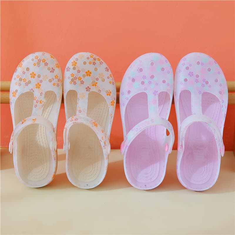 Fashionable Crocs-style slippers, sandals flat, beach footwear, women's mule, high-quality style, closed toe 4