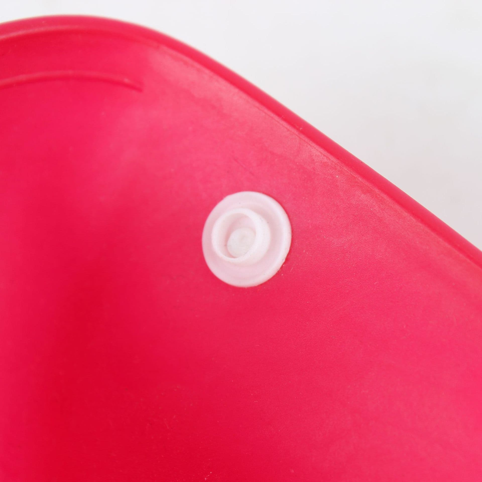 Children's bib, removable plastic accessory, with pocket 5