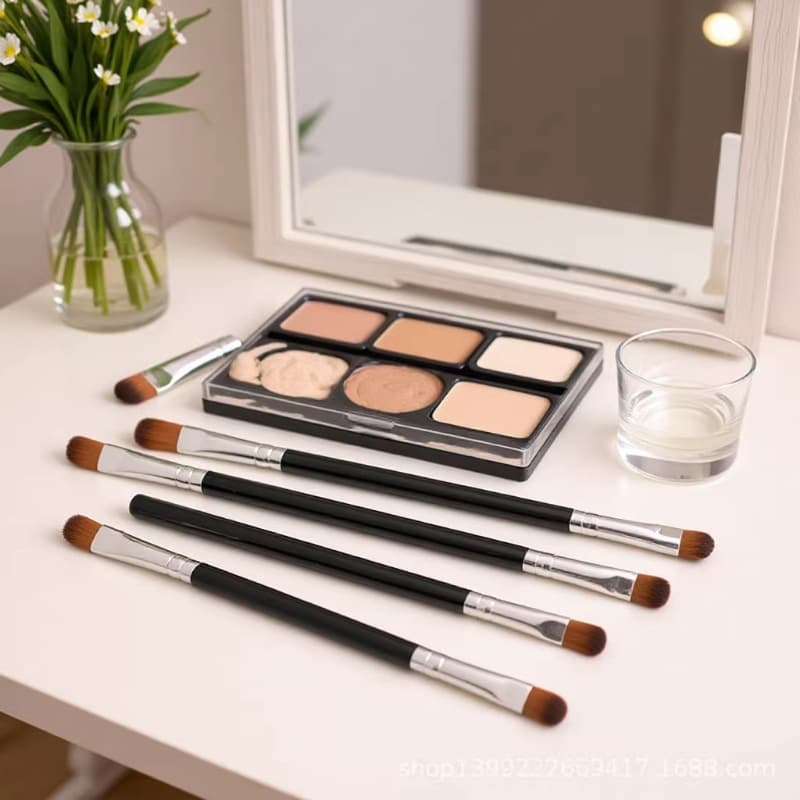 Factory direct criticism of single makeup brush measuring a large single eye shadow brush beauty tool makeup tool Makeup tool lip brush 3