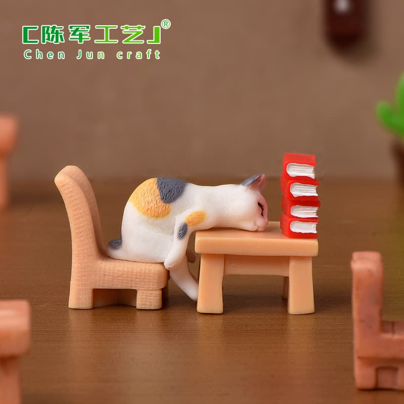 Micro landscape, creative cartoon cute realistic minifigure, decorations with accessories, table accessory, kitten, cat 2