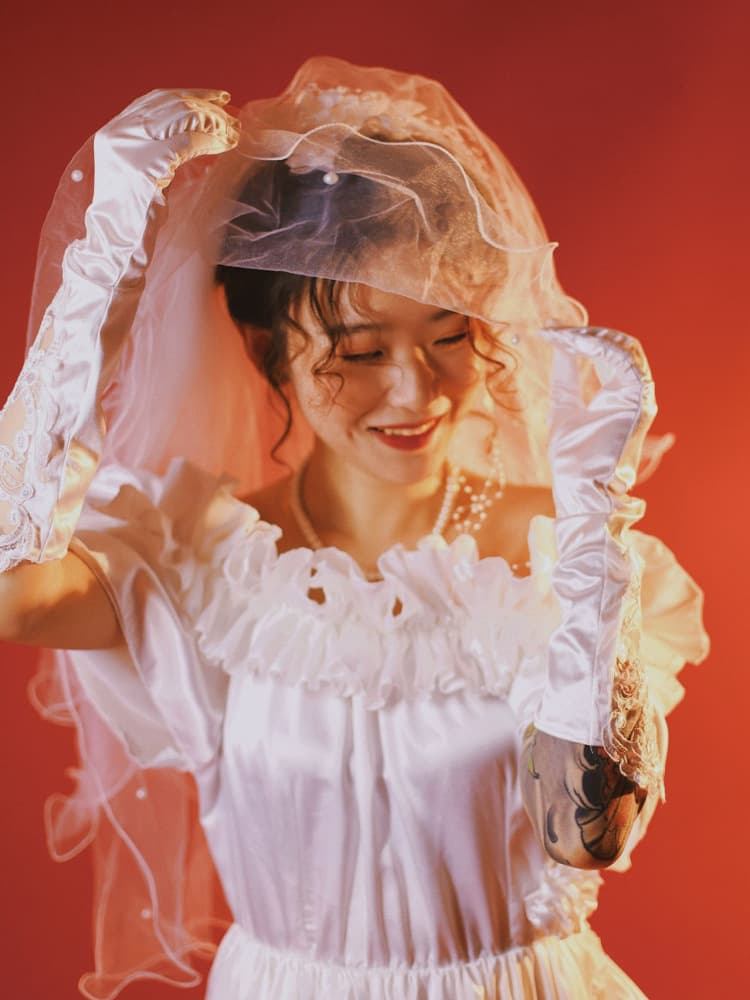 Retro lace wedding dress, nostalgia, lace dress, open shoulders 3