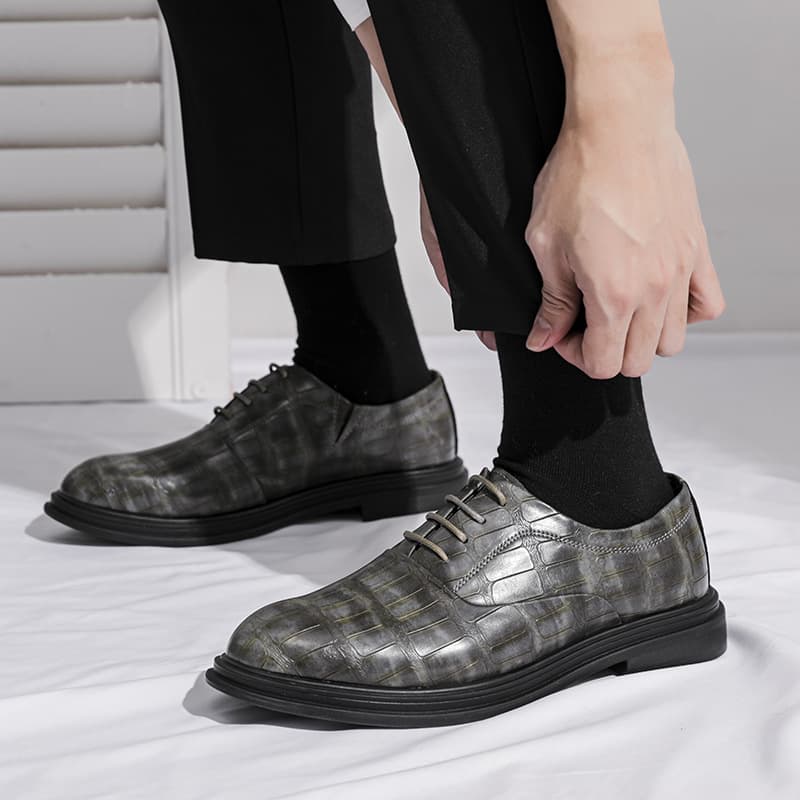 Trend classic suit jacket, wedding shoes with hidden heel 3