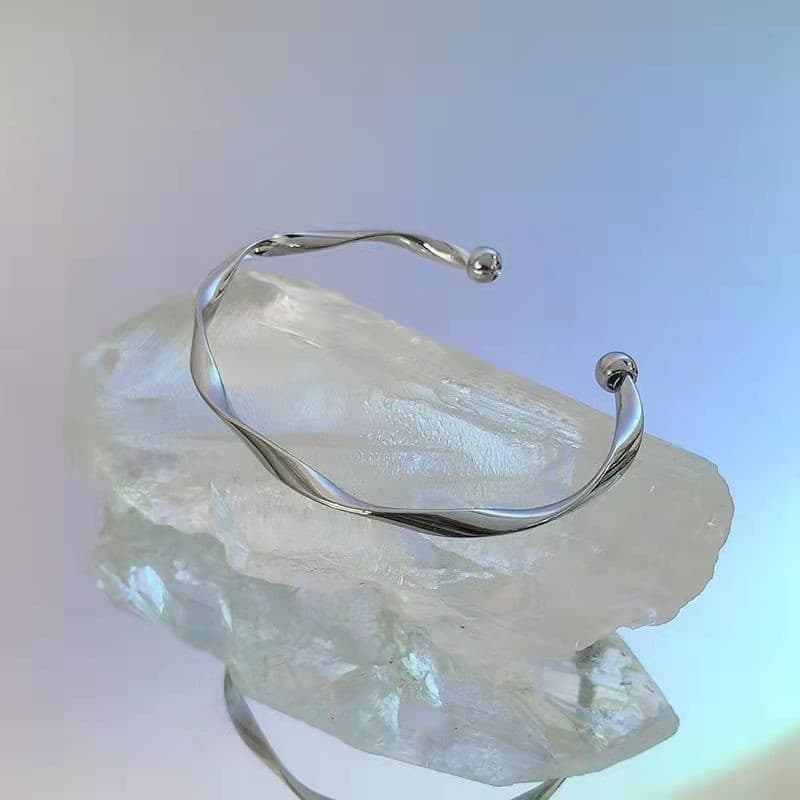 Brand bracelet, fashionable small design chain, simple and elegant design, high-quality style 3