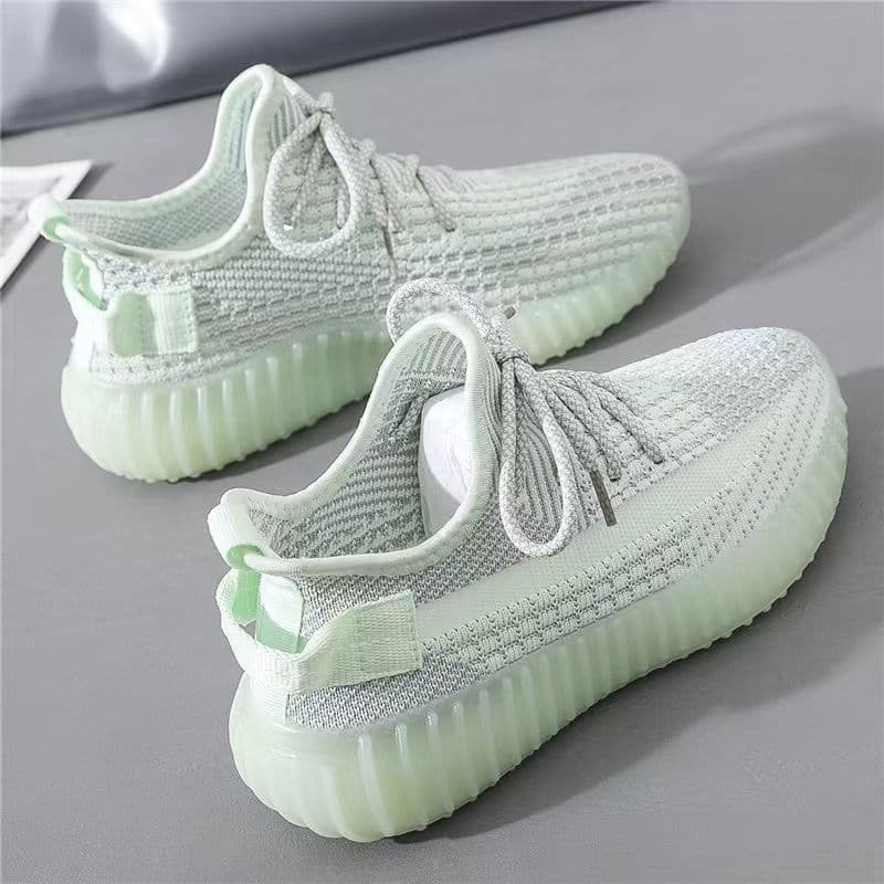 Summer comfortable footwear, lightweight casual breathable shoes, universal running sneakers, Collection Year 2024, made with flyknit technology, Korean style 2