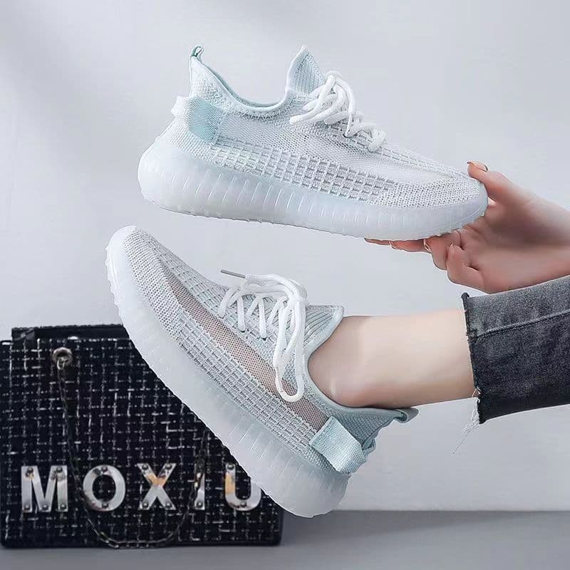Summer comfortable footwear, lightweight casual breathable shoes, universal running sneakers, Collection Year 2024, made with flyknit technology, Korean style 3