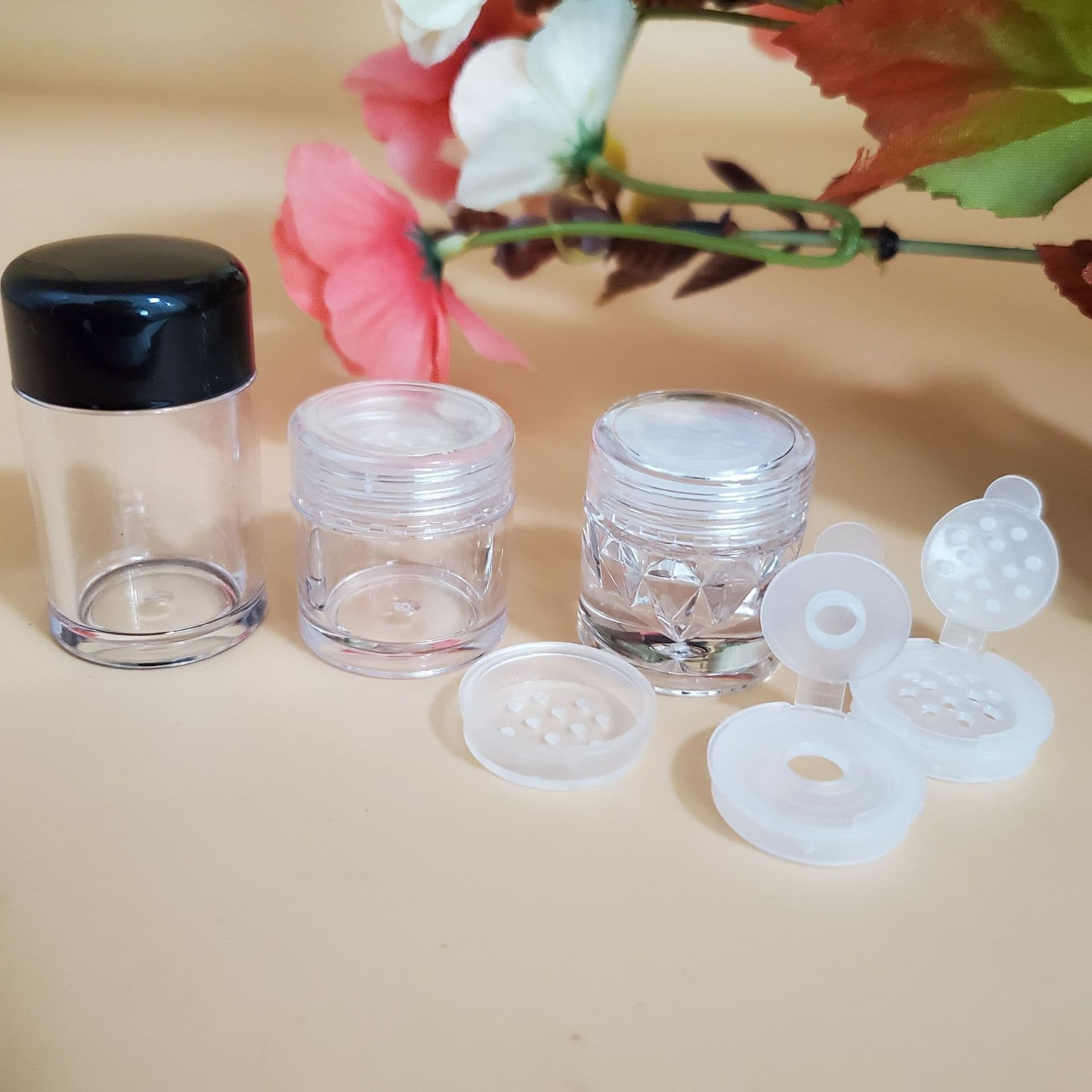 Manufacturer supplies 3g5g8g10g single-hole porous flip-top small powder bottle with inner plug for nail powder bottle cosmetic packaging materials 5
