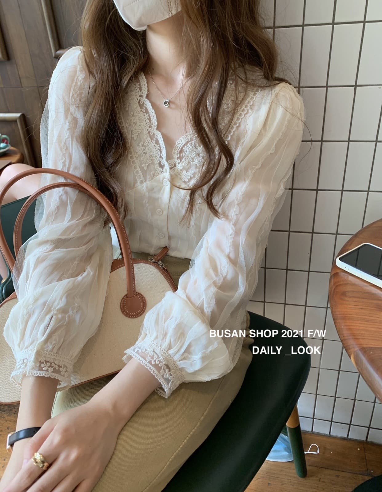 Lace spring base shiffon shirt, V-neckline, 2022 collection, trend of season 2