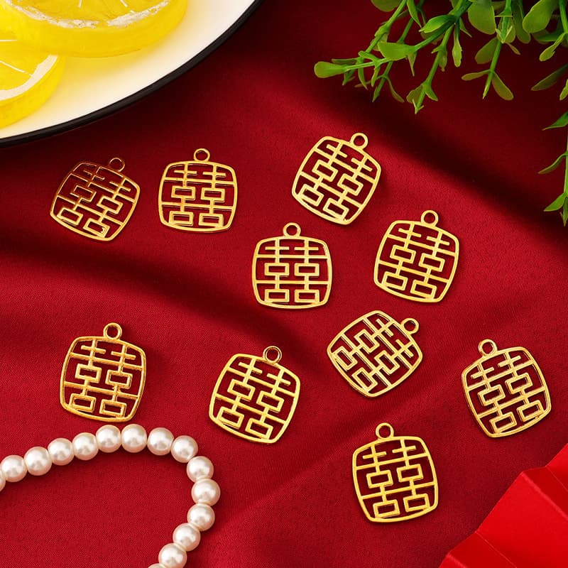 Wedding supplies happy word pendant DIY zinc alloy jewelry wedding candy box happy word accessories spray paint red double happiness pendant 2