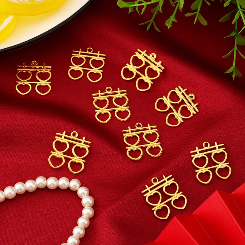 Wedding supplies happy word pendant DIY zinc alloy jewelry wedding candy box happy word accessories spray paint red double happiness pendant 4