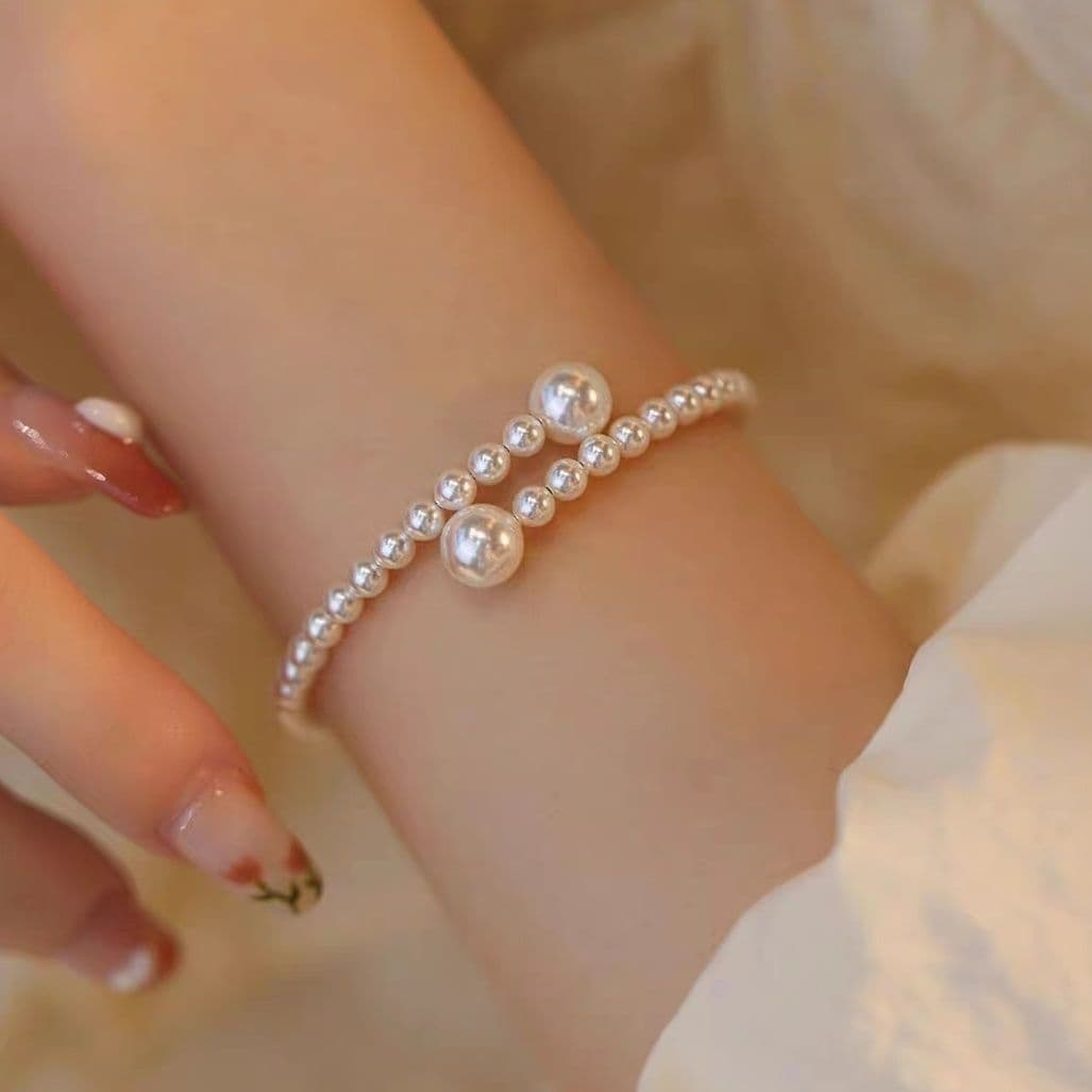 Retro elegant small design universal fashionable women's bracelet pearl, French vintage style, light luxury style, bright catchy style, trend of season, simple and elegant design