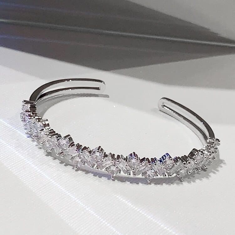 Sophisticated design bracelet with zircon, light luxury style 5