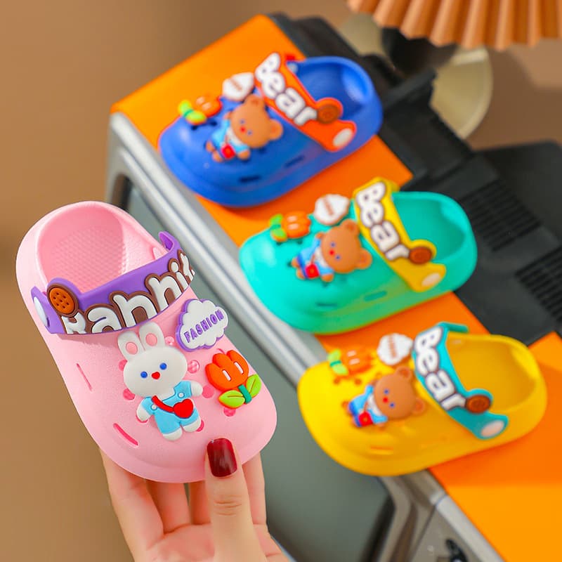 Children's cartoon non-slip Crocs-style slippers for boys for early age, suitable for outdoor wear, 2-6 years