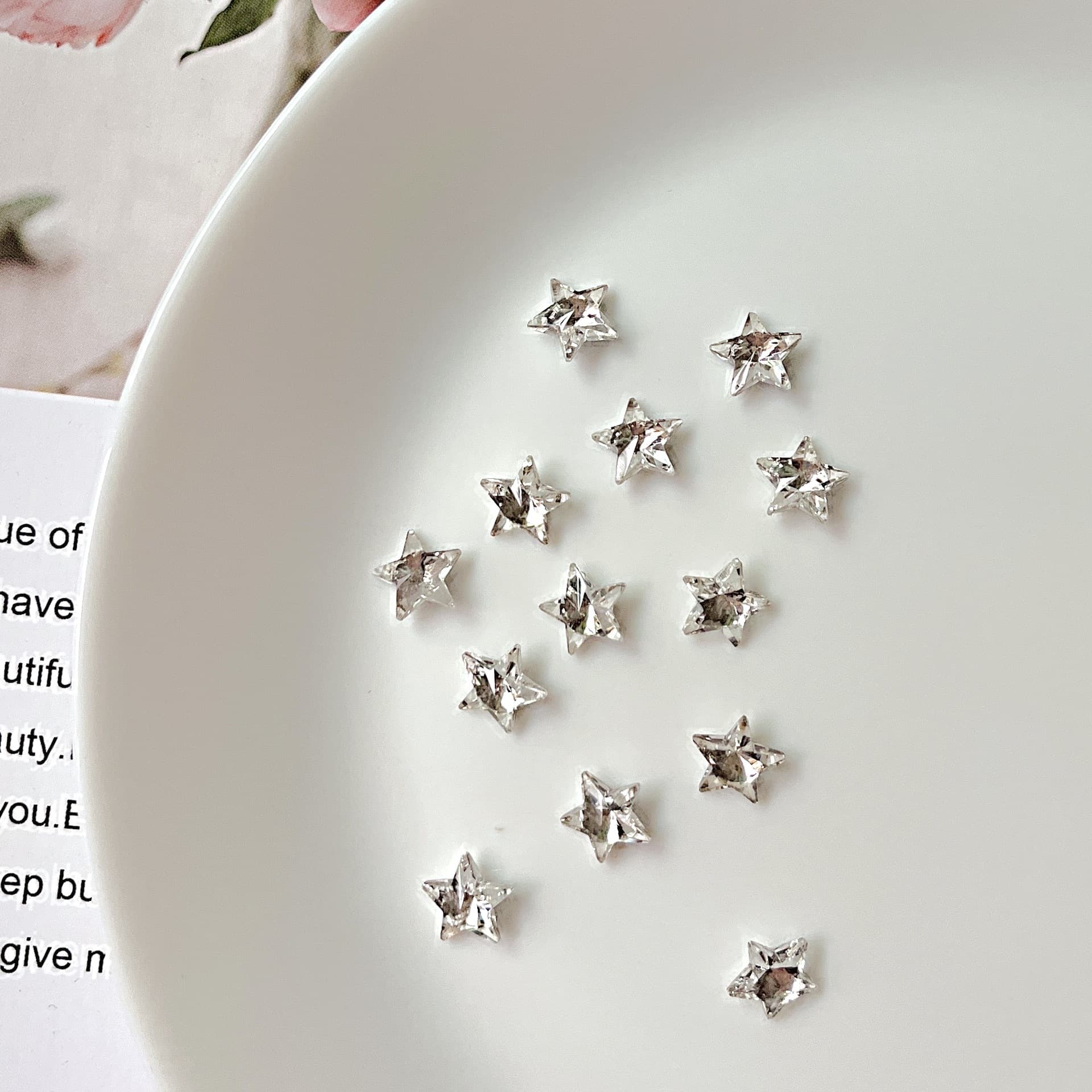 Cross -mirror hot -selling pentagonal glass diamond super flashing nail accessories multi -cut crystal jewelry accessories rhinestone 3