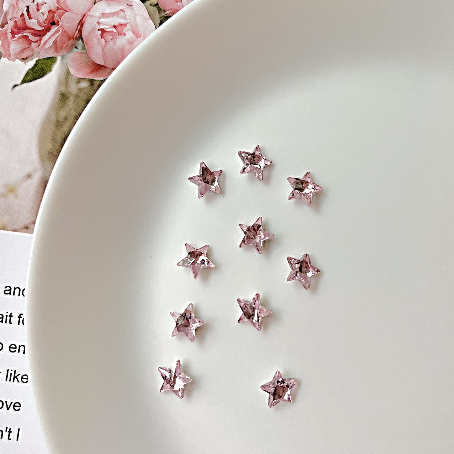 Cross -mirror hot -selling pentagonal glass diamond super flashing nail accessories multi -cut crystal jewelry accessories rhinestone 4