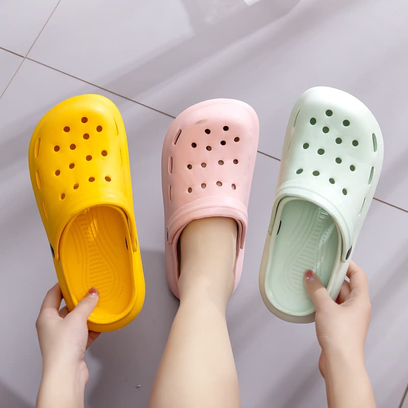 Summer Crocs-Style Slippers - Beach Footwear for Men and Women 2