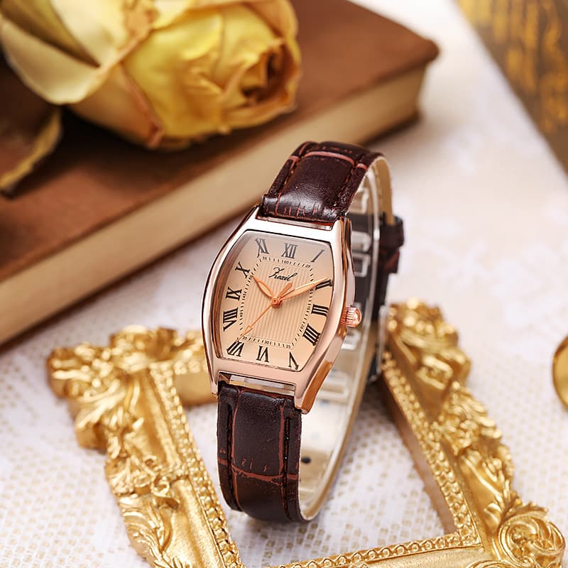 Retro quartz watches, belt, watch, simple and elegant design, (Physicals)