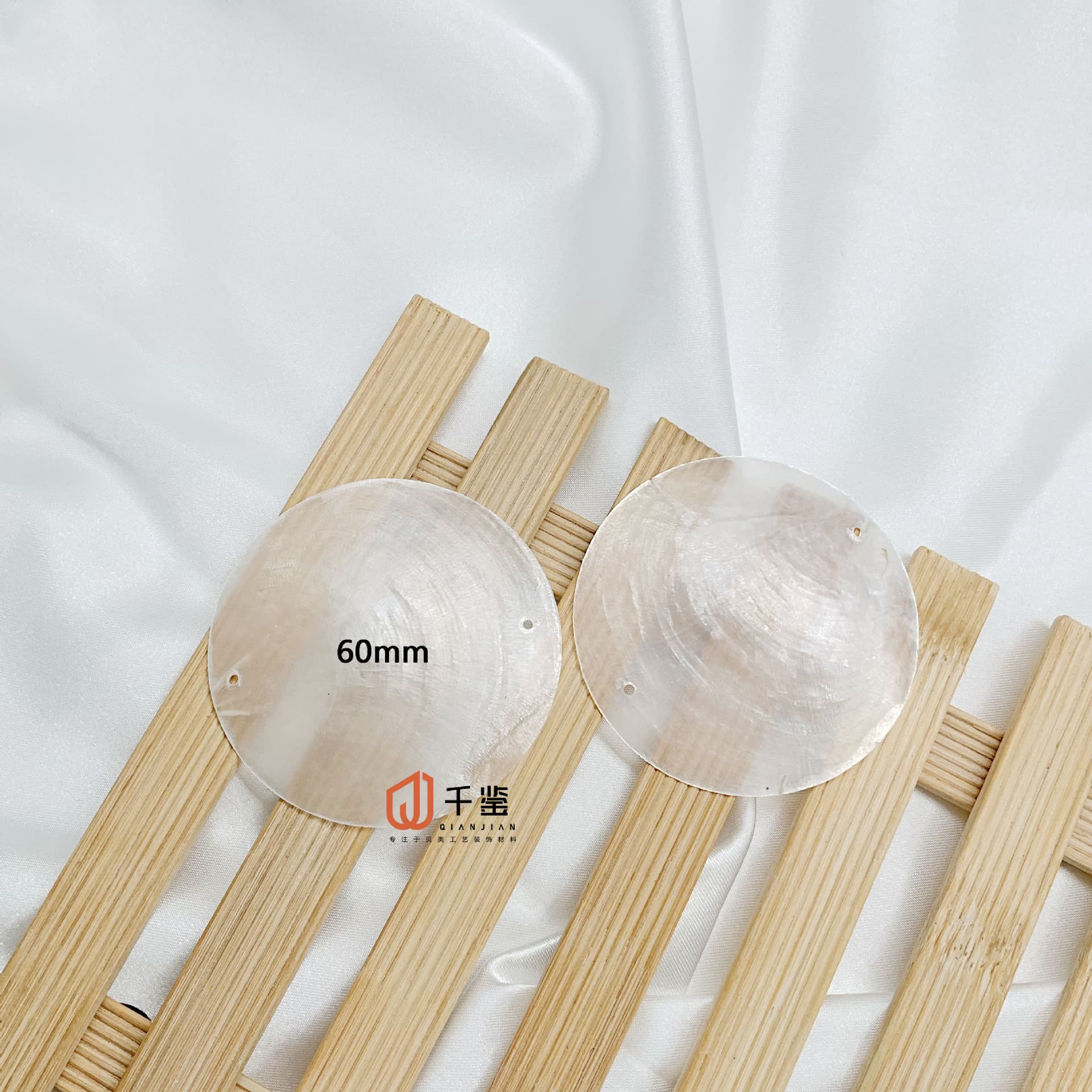 Manufacturer direct sales B material Indonesian shell sheet natural transparent wind chime lighting shell wedding props mica sheet wedding 2