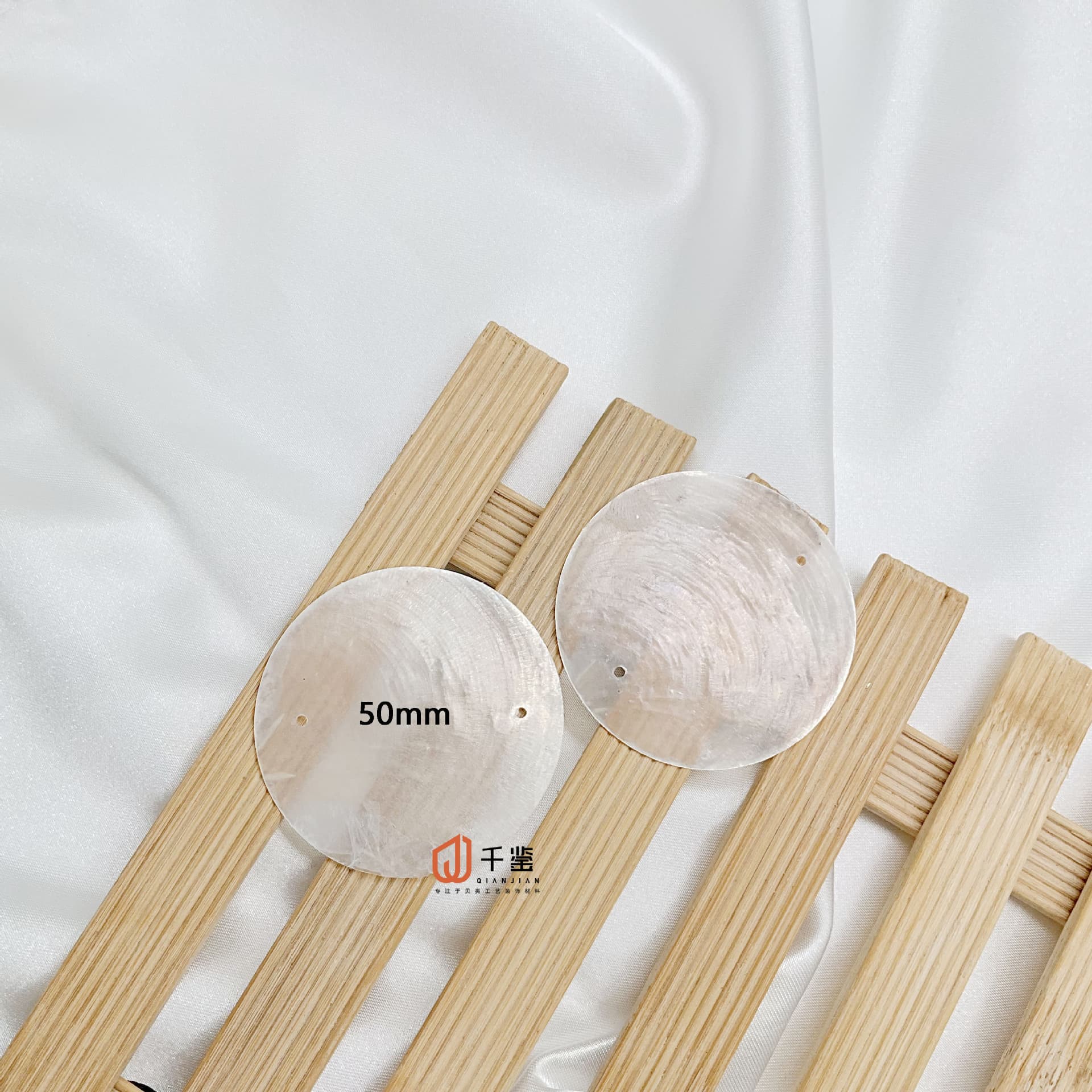 Manufacturer direct sales B material Indonesian shell sheet natural transparent wind chime lighting shell wedding props mica sheet wedding 3