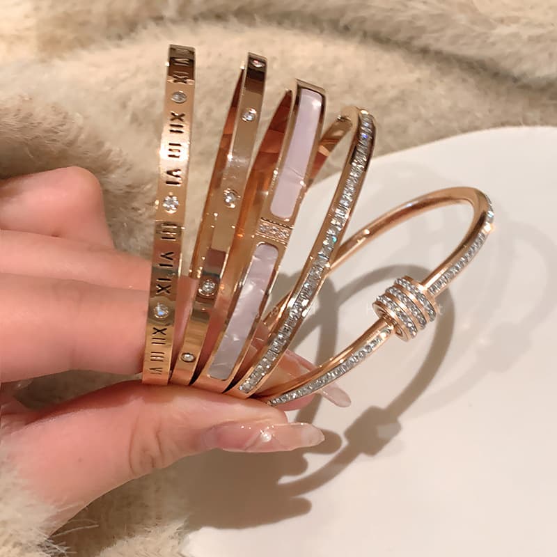 Fashionable women's bracelet with zircon stainless steel, universal jewelry, simple and elegant design, high-quality style