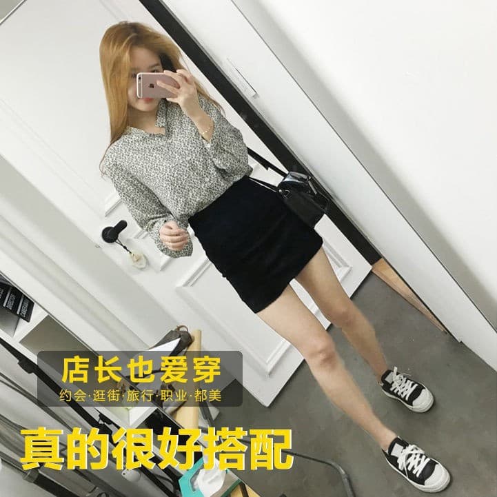Elastic fitted mini-skirt, black skirt, hip-accented 2
