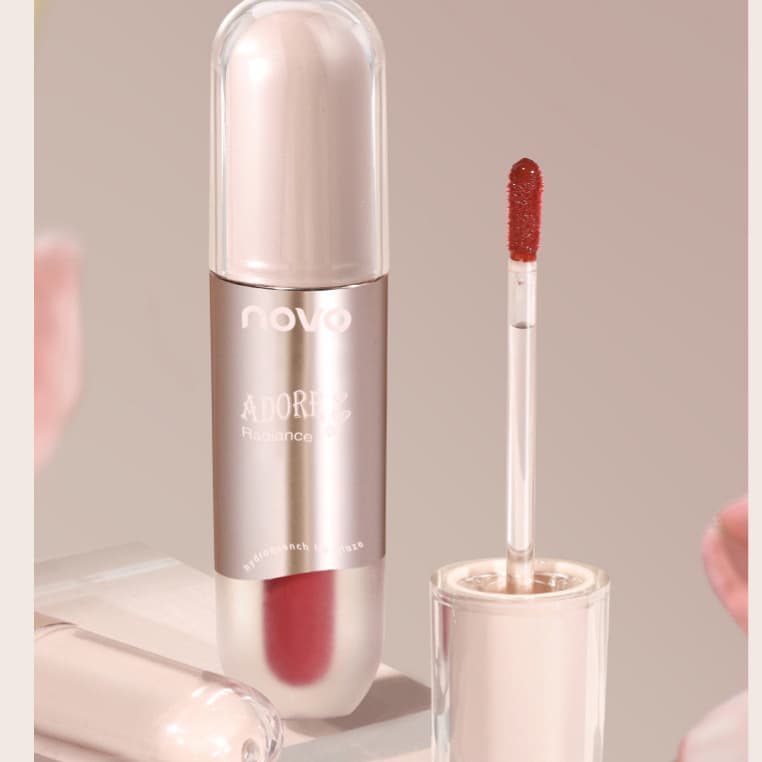 Novo Qin Run, shiny light light lip glaze texture clear mirror water light easy to use white students cheap Chinese goods 4