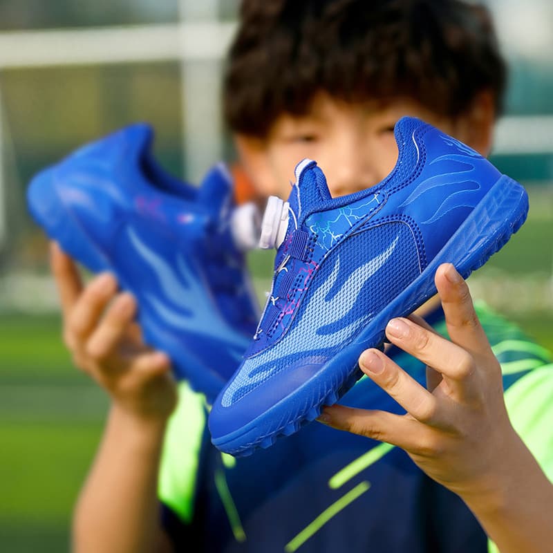 Fashionable mesh children's boots, breathable shoes for students, football sneakers for men and women, with spikes 2