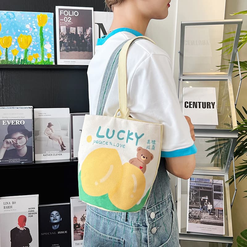 Cute genuine cartoon cloth bag to go out for mother and baby for kindergarten 4