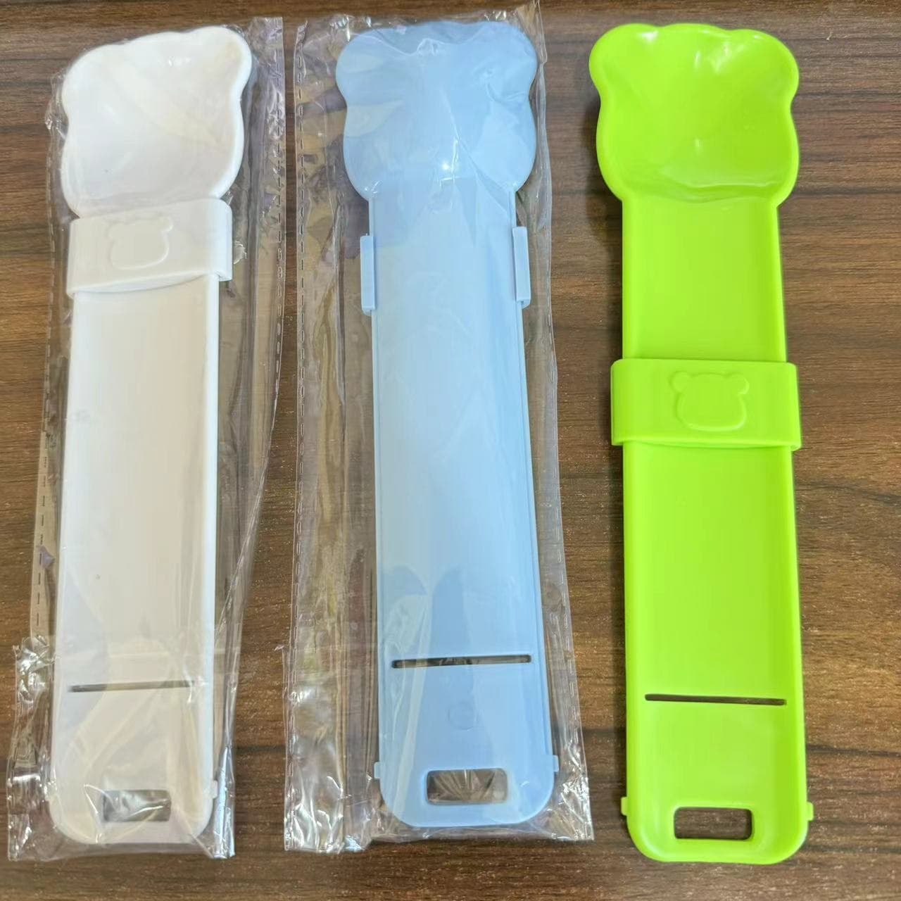 The new pet feeder cat strip spoon squeeze pet clothing snack table utensils, cat cat strip feed device feeding spoon 2