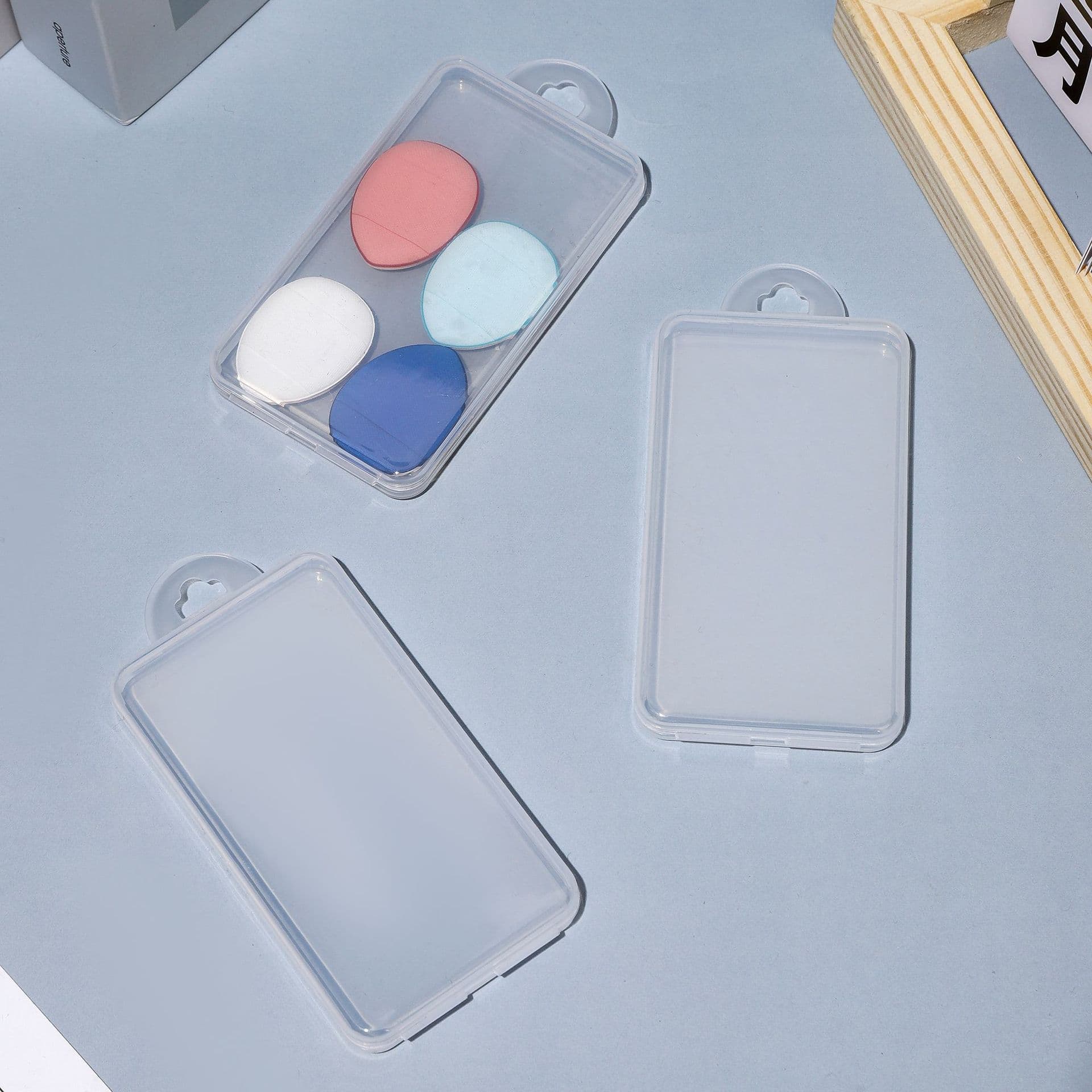 Oil absorption false eyelashes, stickers to create double eyelids, plastic razor, storage box, sponge 3