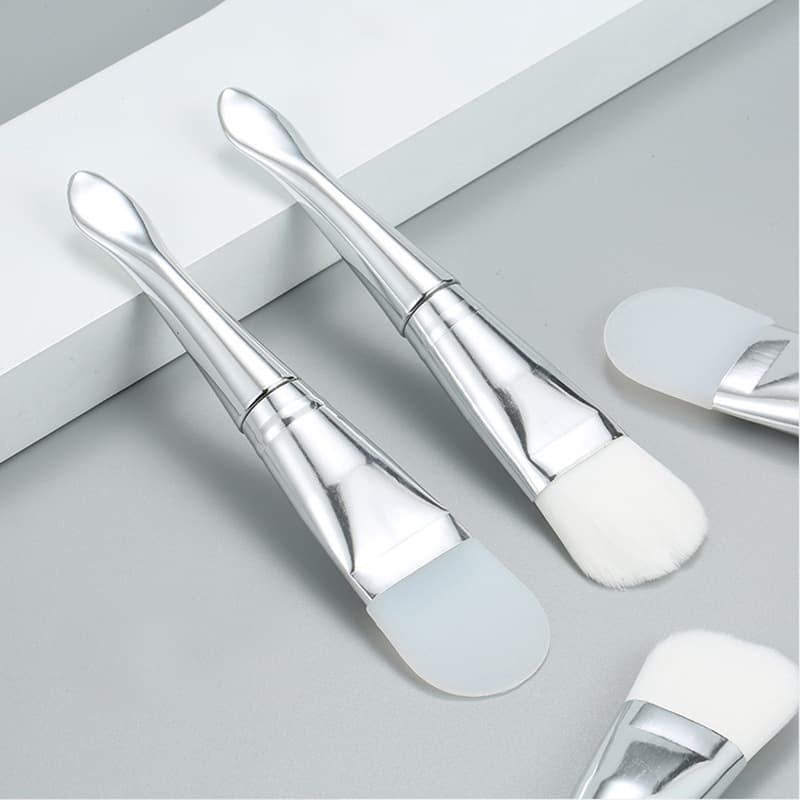 Face mask, soft double-sided cosmetic silicone brush, easy application, for beauty salons