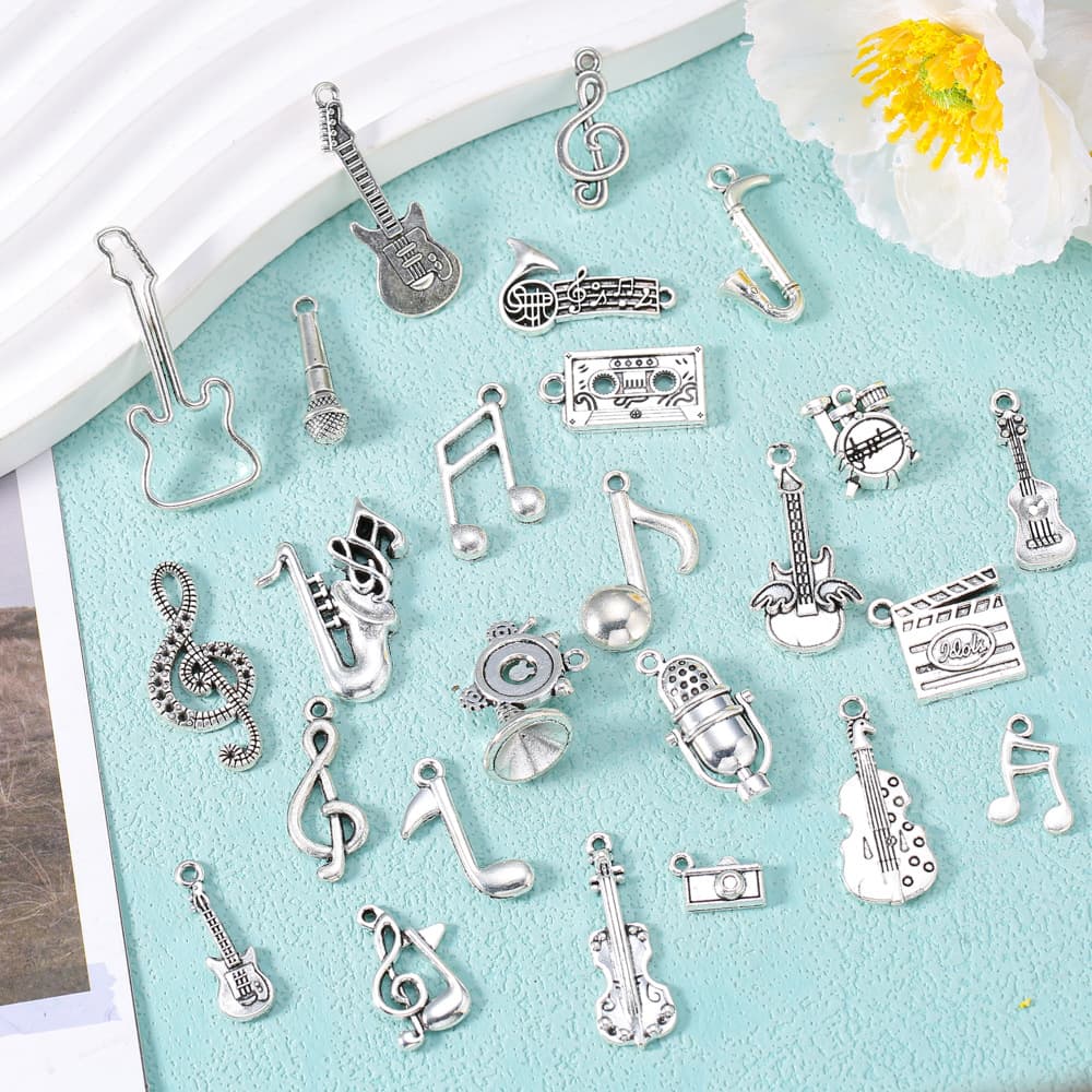 Accessory with accessories, musical instruments, pendant, guitar, violin, microphone, necklace and bracelet, DIY 2