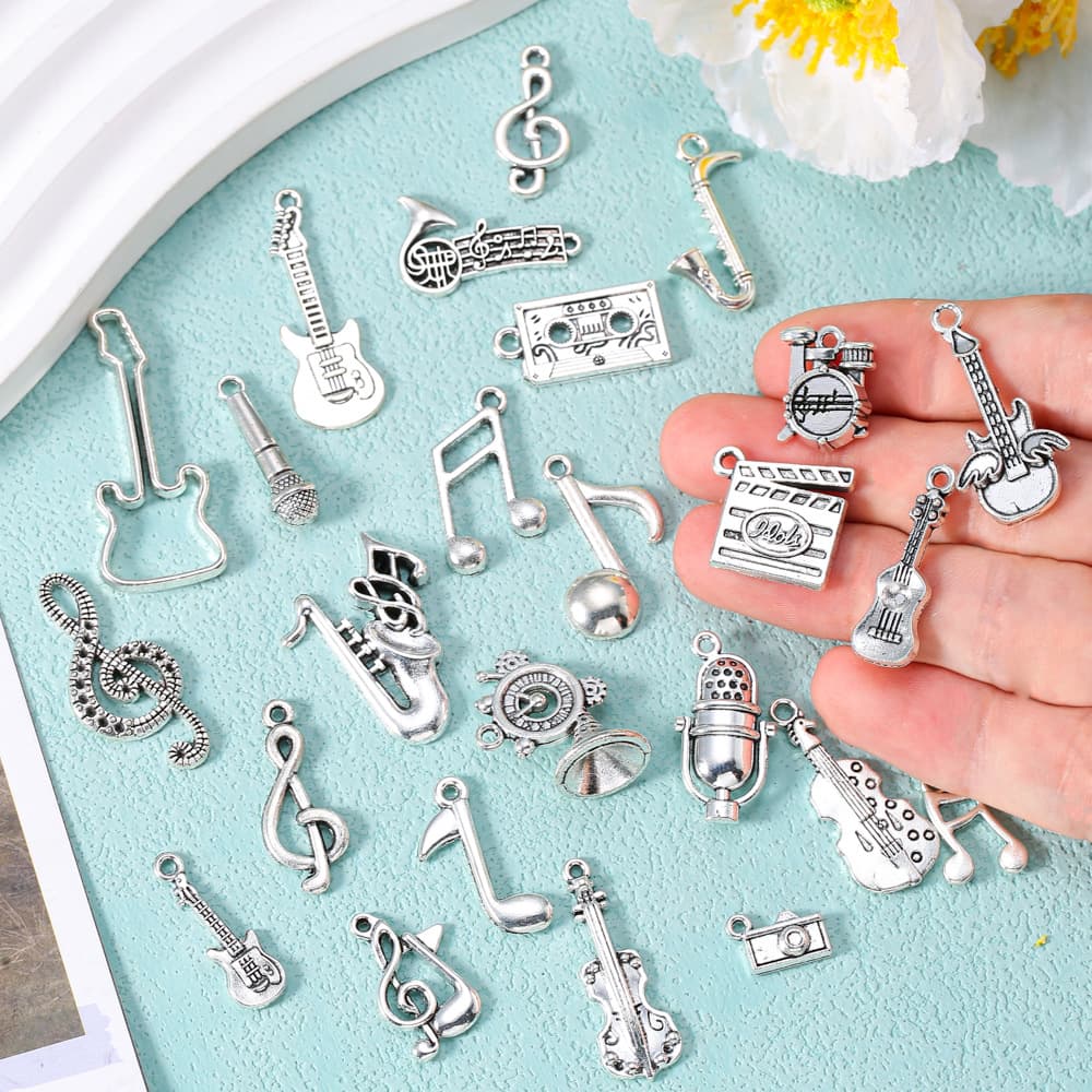 Accessory with accessories, musical instruments, pendant, guitar, violin, microphone, necklace and bracelet, DIY 4