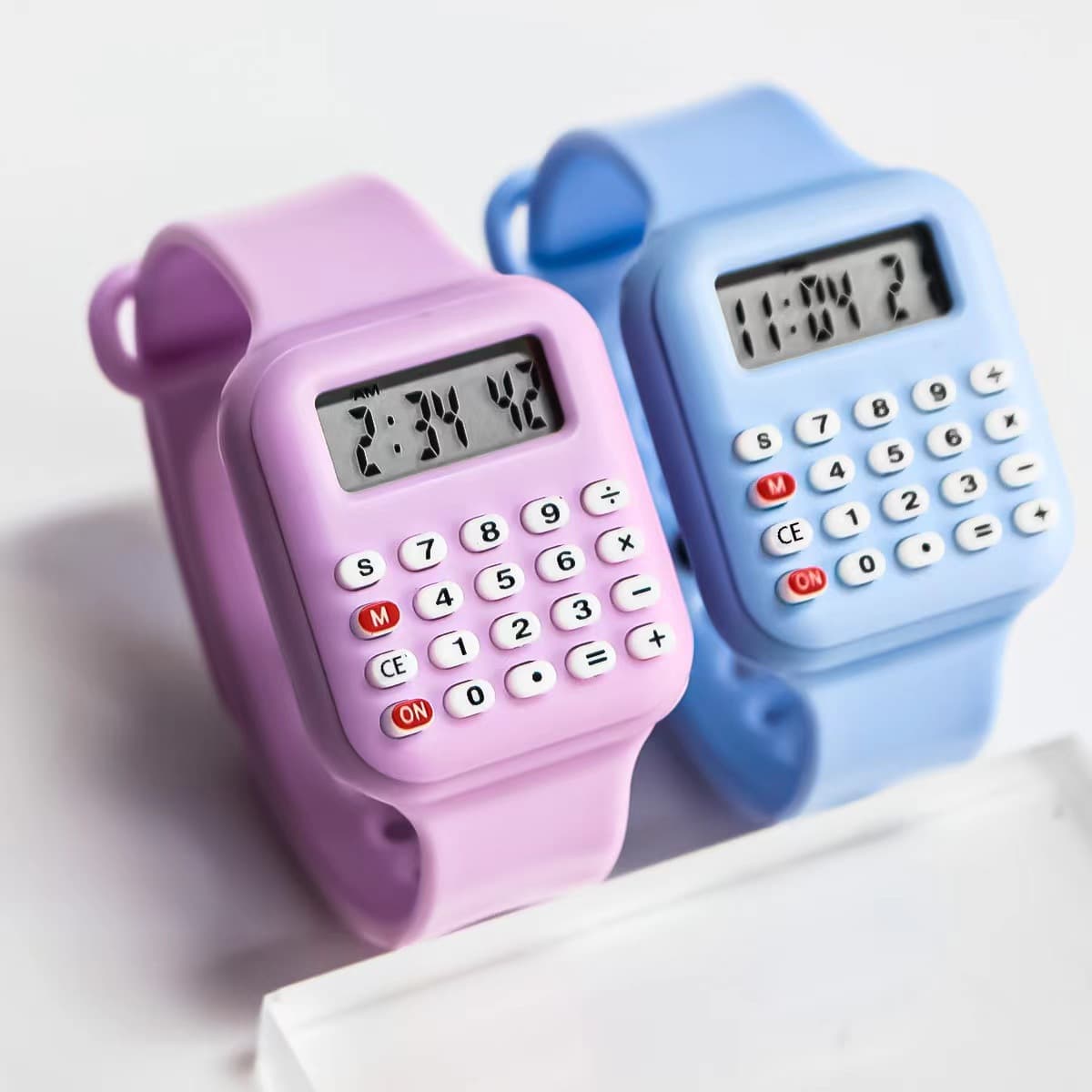 Small children's electronic universal digital watch for teaching maths