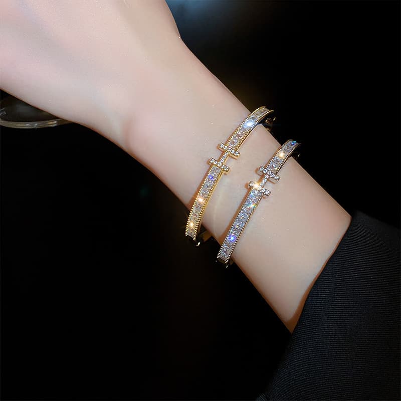 Bracelet with zircon with letters, universal jewelry, European style, high-quality style, bright catchy style, light luxury style, simple and elegant design 3