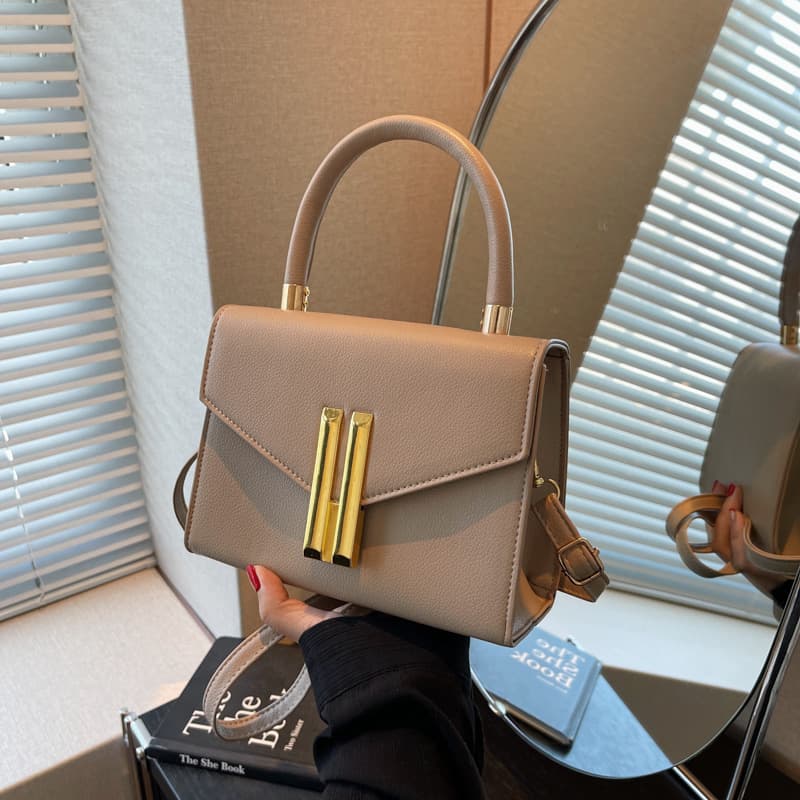 Fashionable trend one-shoulder bag, western style