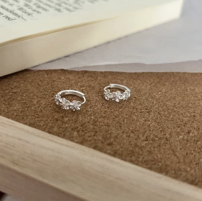 Fashionable three dimensional elegant small design universal earrings, light luxury style, high-quality style, flowered 4