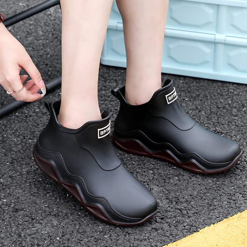 New waterproof shoes for men and women, rain boots for couples, Korean style rubber shoes, non-slip short tube, fashionable and versatile, foreign trade export