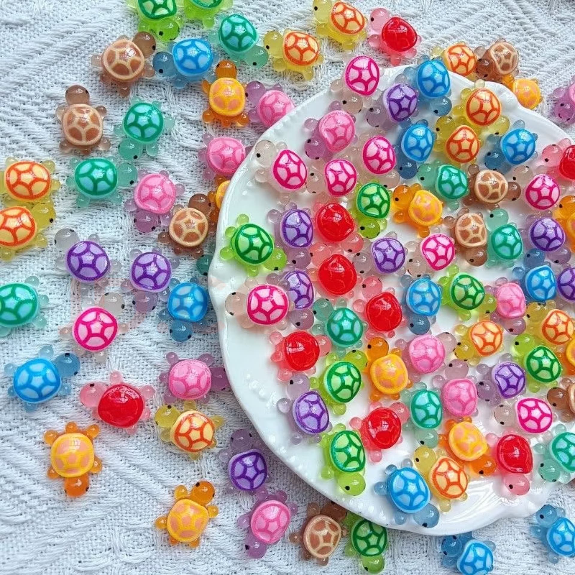 New spot luminous Douyin hottest 1.8 small turtle resin small ornament accessories DIY parts accessories wholesale 3